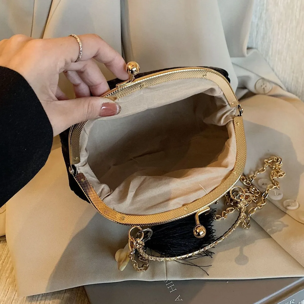 Elegant Bamboo Handle Velvet Evening Bag with Tassel Pendant