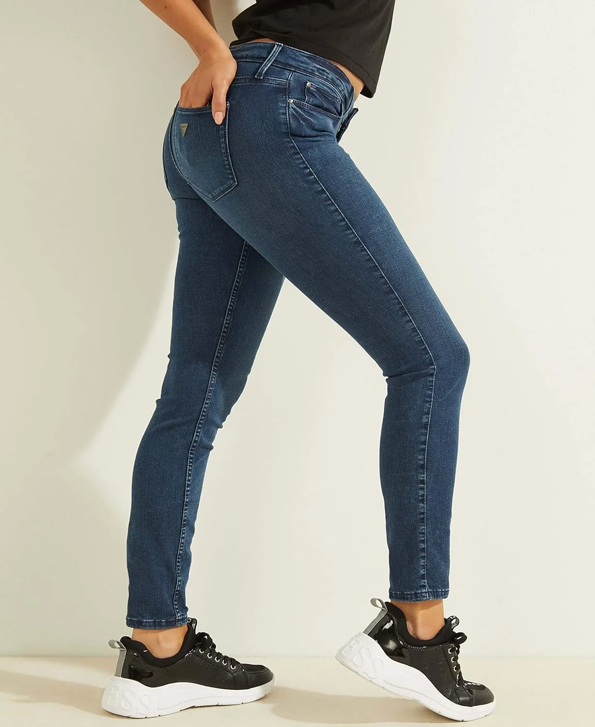 GUESS Women's Power Low Rise Stretch Skinny Fit Jean