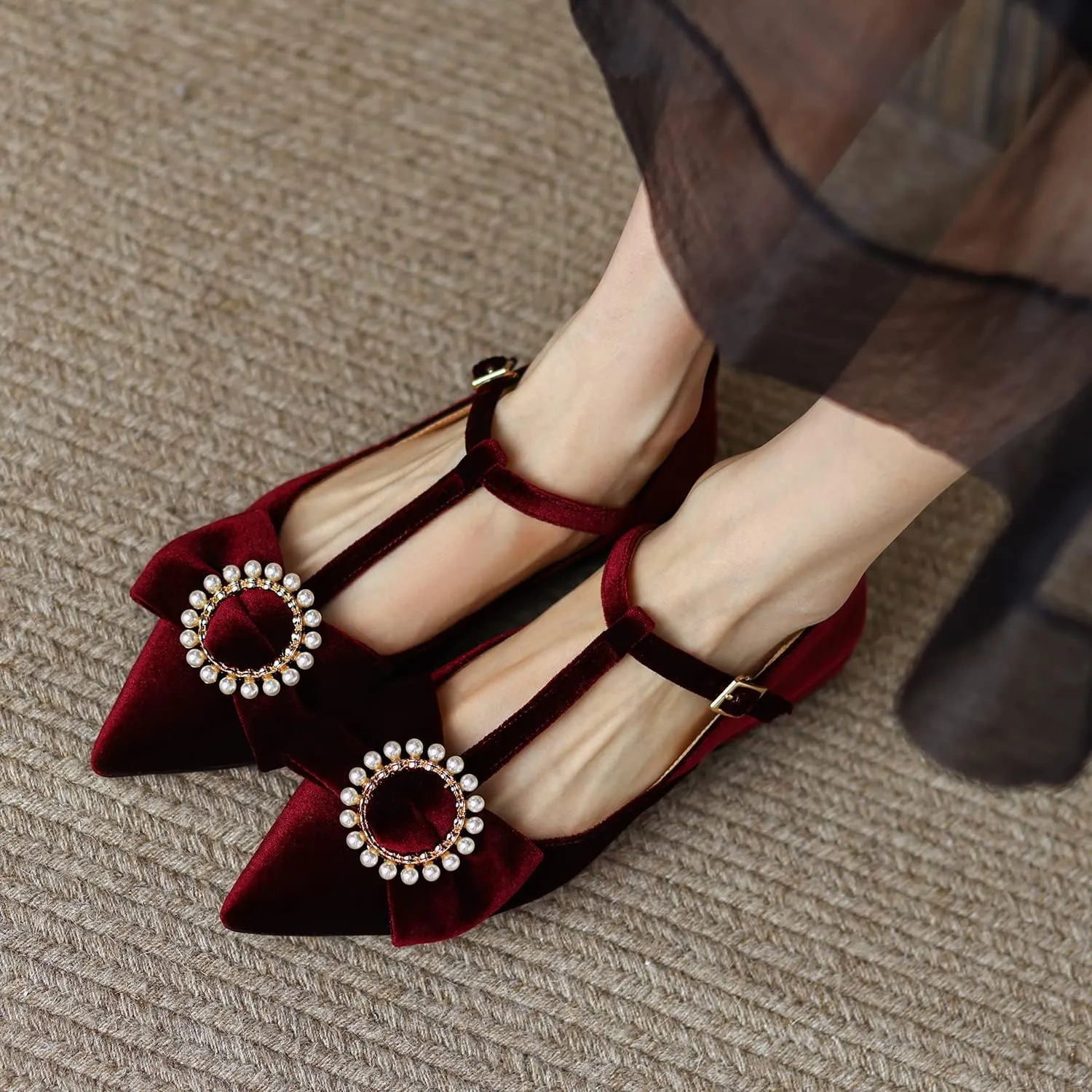 LEHOOR Women Pointed Toe Mary Jane Flats T-Strap Bow Velvet Flat Shoes Pearl Buckle Comfort 1 Inch Low Chunky Heel Dress Shoes Ankle Strap Vintage Elegant Party Wedding Bridal Flats 4-9.5 M US
