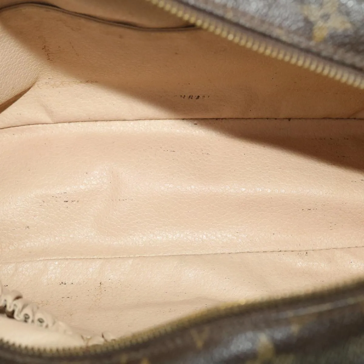 Louis Vuitton Trousse De Toilette  Canvas Clutch Bag ()