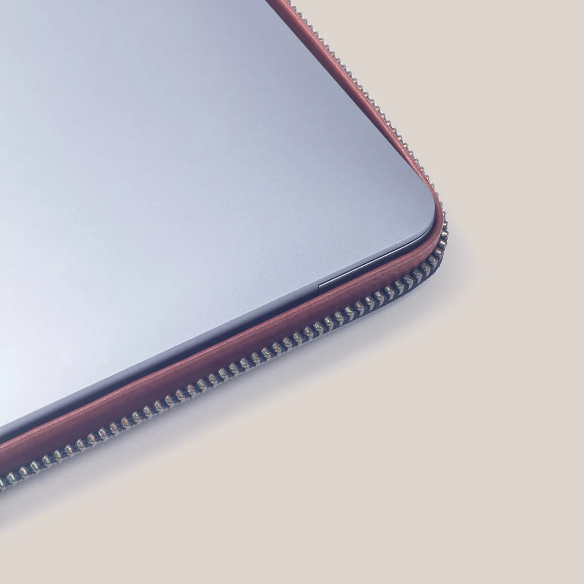 Microsoft Surface Pro 9 Zippered Laptop Case - Felt and Tan Crunch