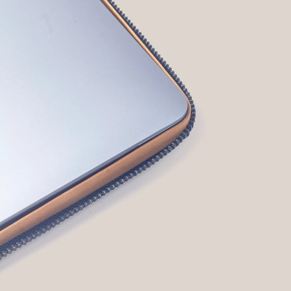 Microsoft Surface Zippered Laptop Case - Felt and Tan Crunch