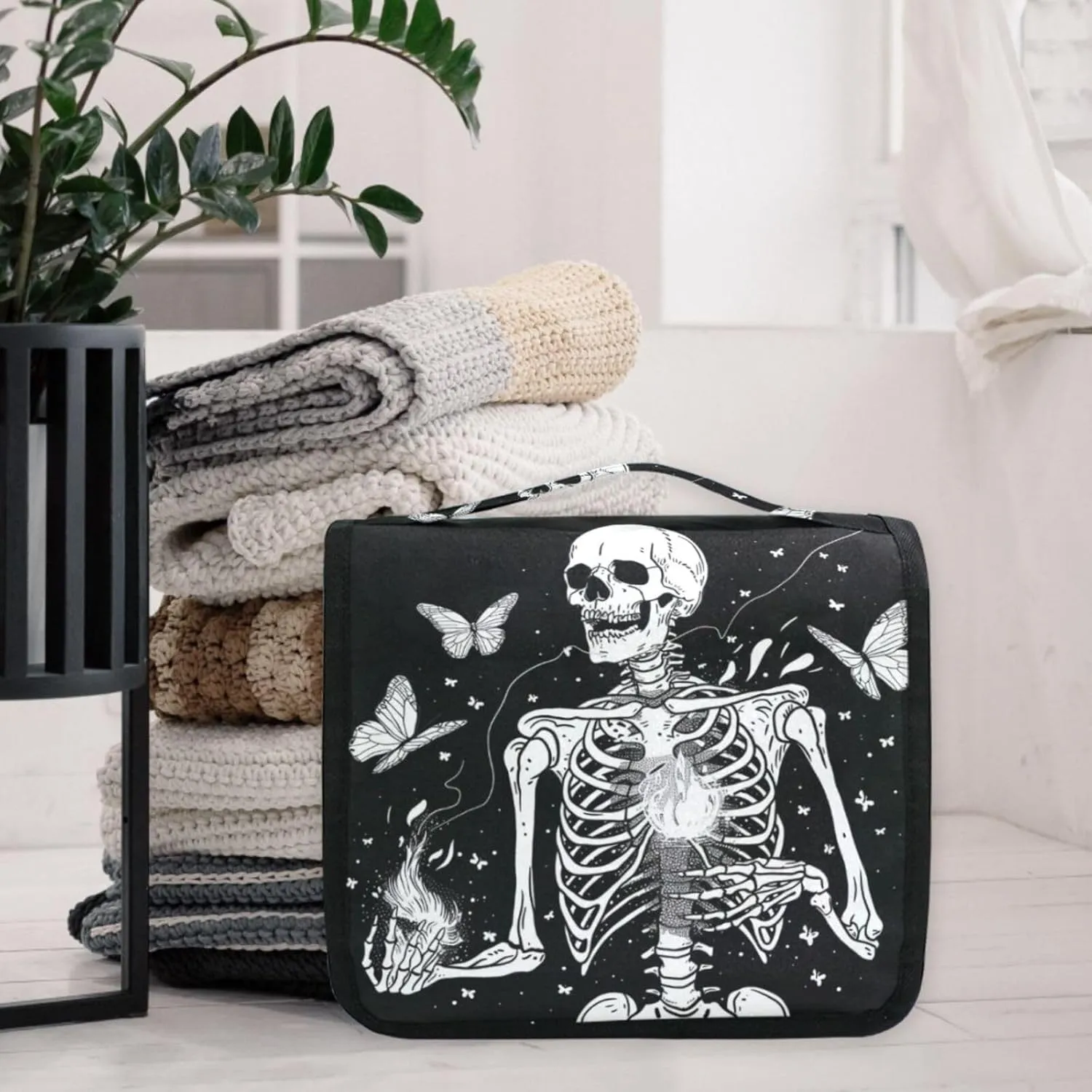 MNSRUU Hanging Toiletry Bag Gothic Skull and Butterflies Travel Makeup bag for Toiletries Portable Travel Toiletry Organizer Cosmetic Bags with Hanging Hook