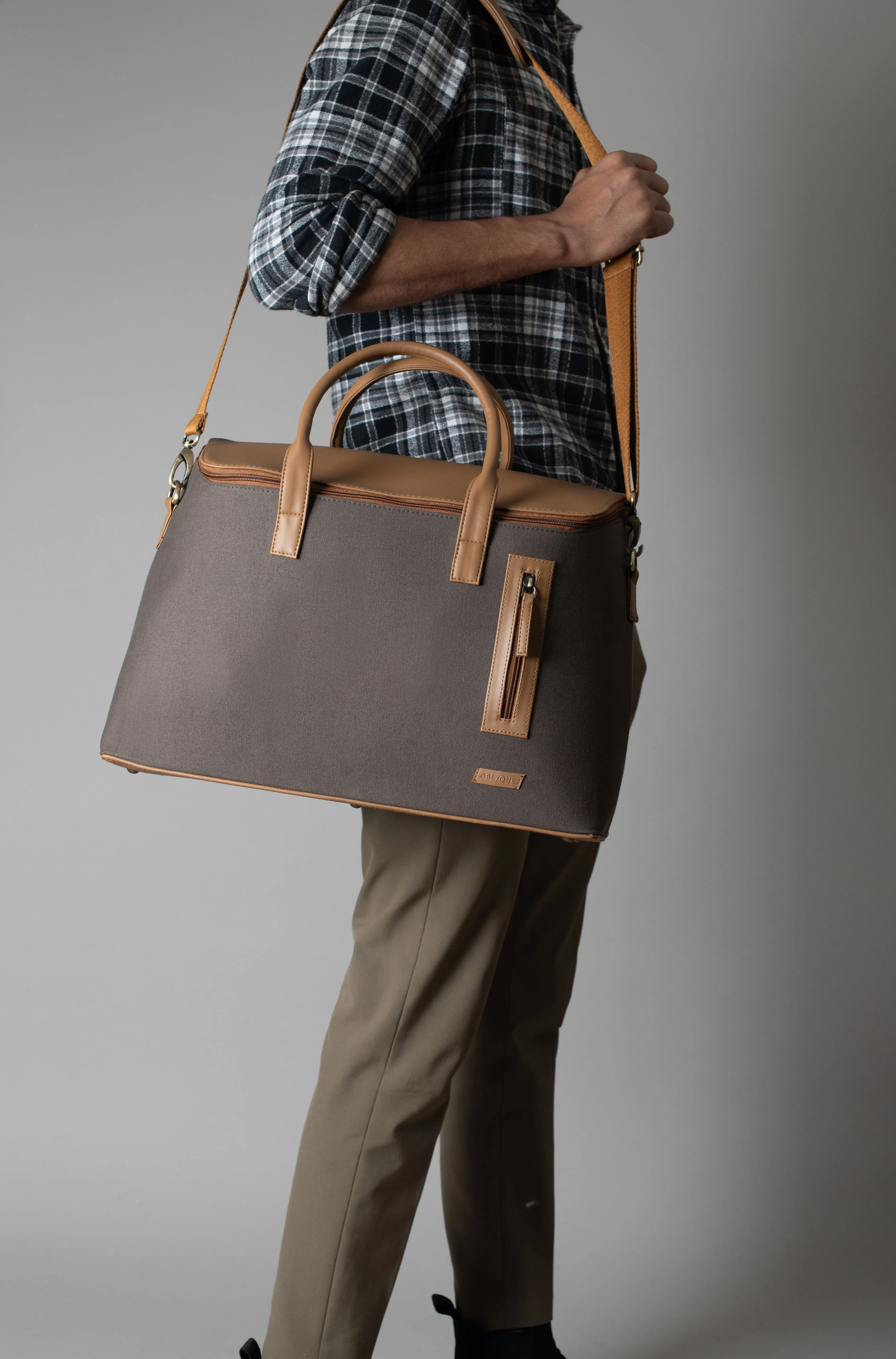 Oblique Flash Dufflebag Charcoal: 1 N