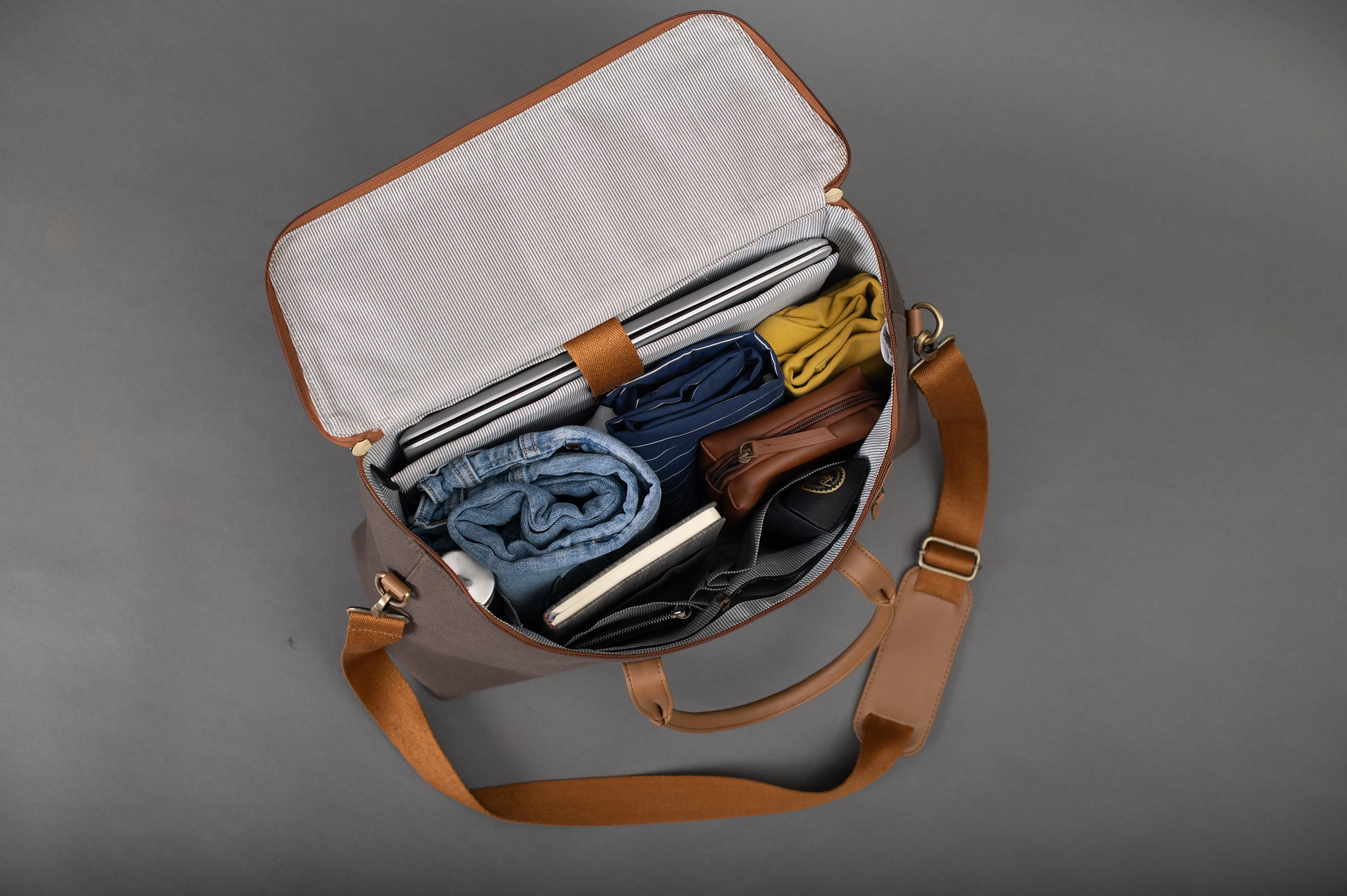 Oblique Flash Dufflebag Charcoal: 1 N