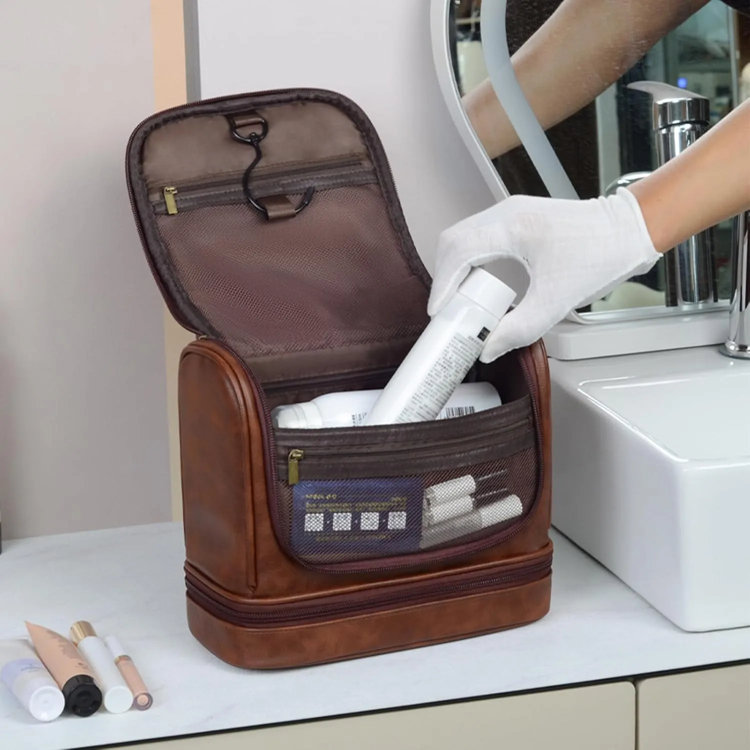 Personalized Toiletry Bag Leather Shaving Dopp Kit Bag for Men Hanging Makeup Bag Hanging Cosmetic Organizer Kit