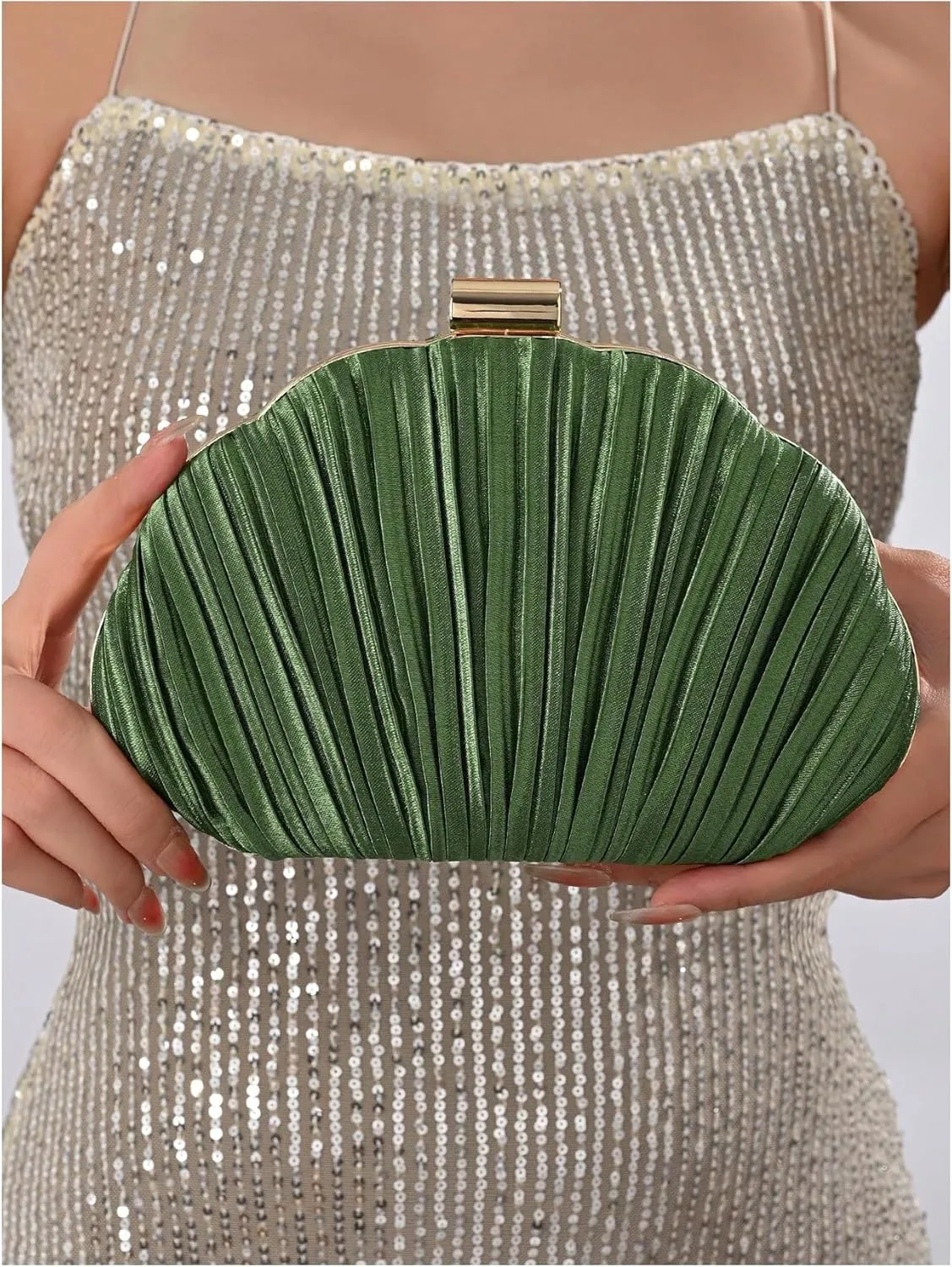 QWINEE Women's Shell Shaped Clutch Purse Ruched Mini Crossbody Bag Elegant Evening Handbag with Chain Strap