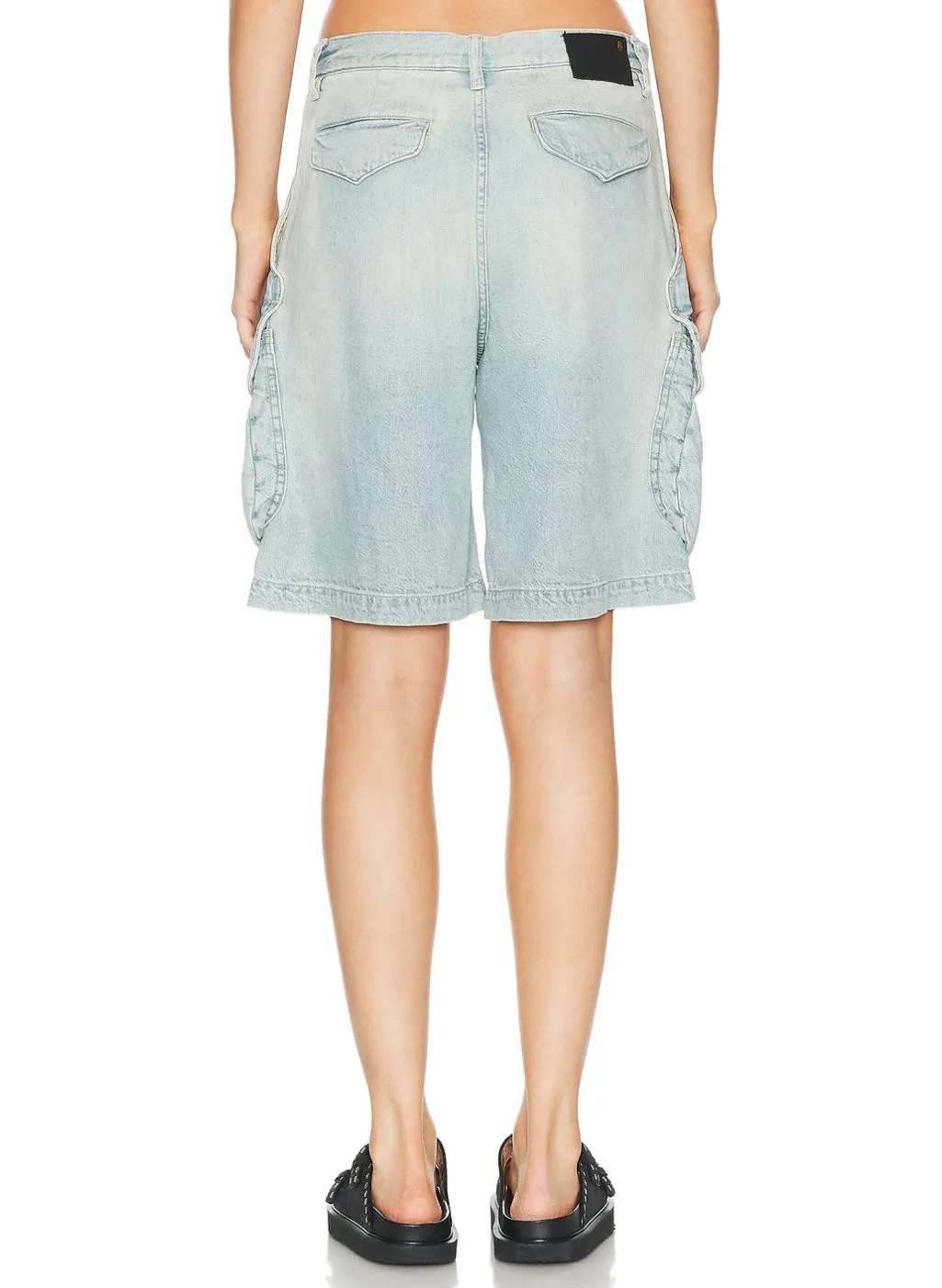 R13
MULTI-POCKET RELAXED SHORTS