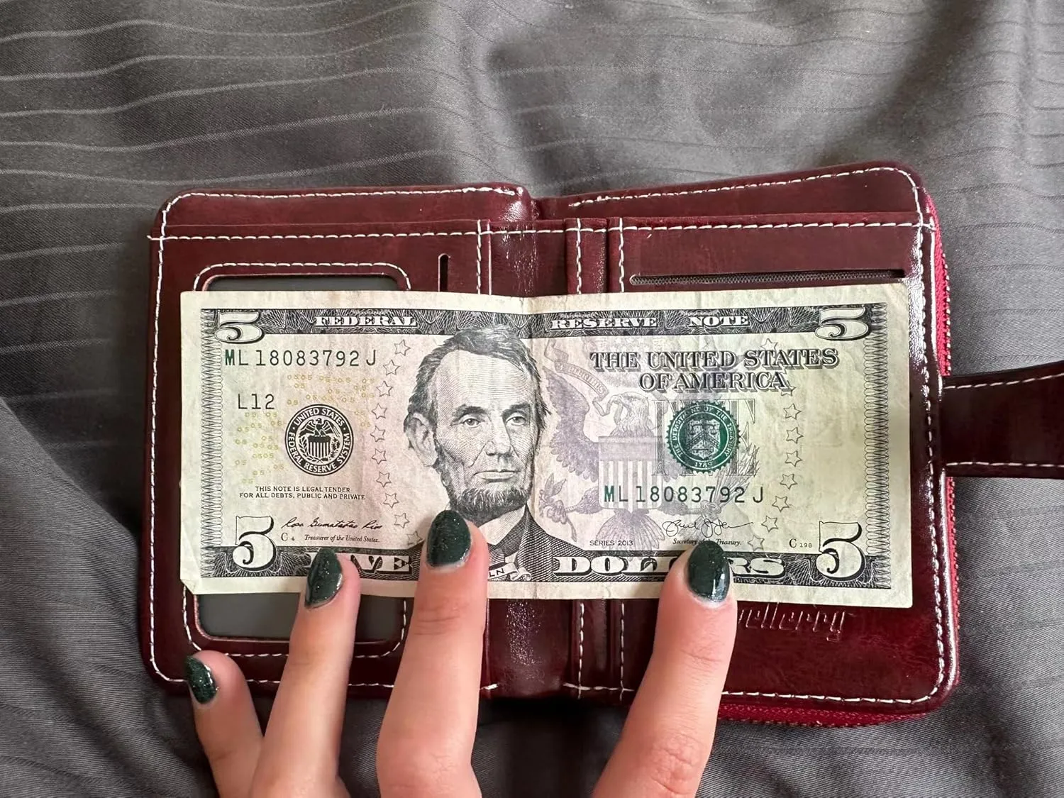 Small Wallet for Women Zip Bifold Vintage Wallet Goth Purse Mini Leather Cash Wallets with Zipper Coin Pocket (Brown,Small)