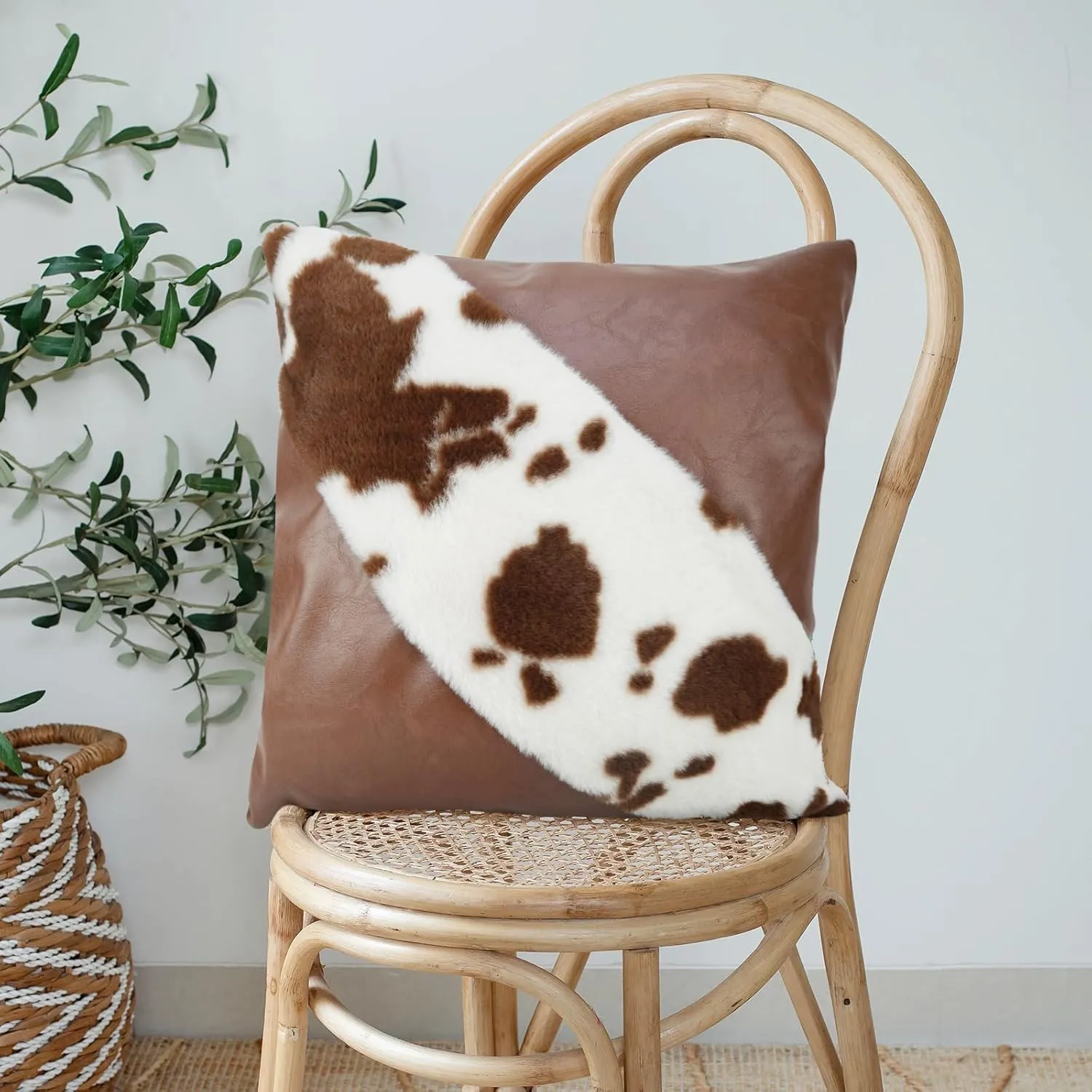 TOMWISH Faux Fur and Artificial Leather Throw Pillow Covers 18x18 Set of 2,Western Decor Christmas Decorative Modern Throw Pillows for Bedroom Living Room Sofa Car Cushion Cover(White and Brown)