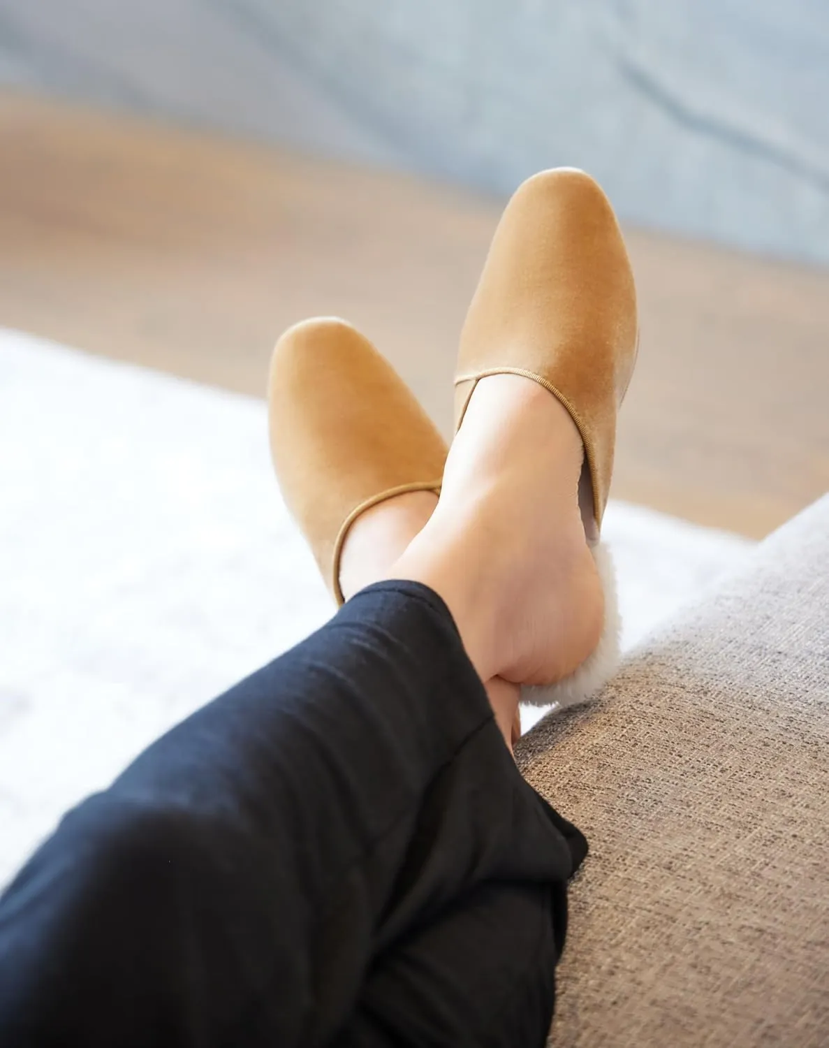 Women’s Slippers – Stylish Indoor Outdoor House Slippers with Arch Support, Memory Foam Cushion, Faux Fur Lining – Anti-Slip Sole, Comfortable & Machine Washable.
